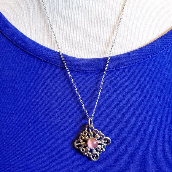 20" Silver Tone Intricate Pink Pendant Necklace - Picture 1 of 4